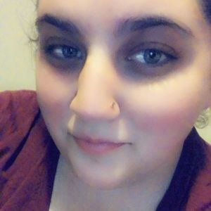 Meet your Posher, Elise